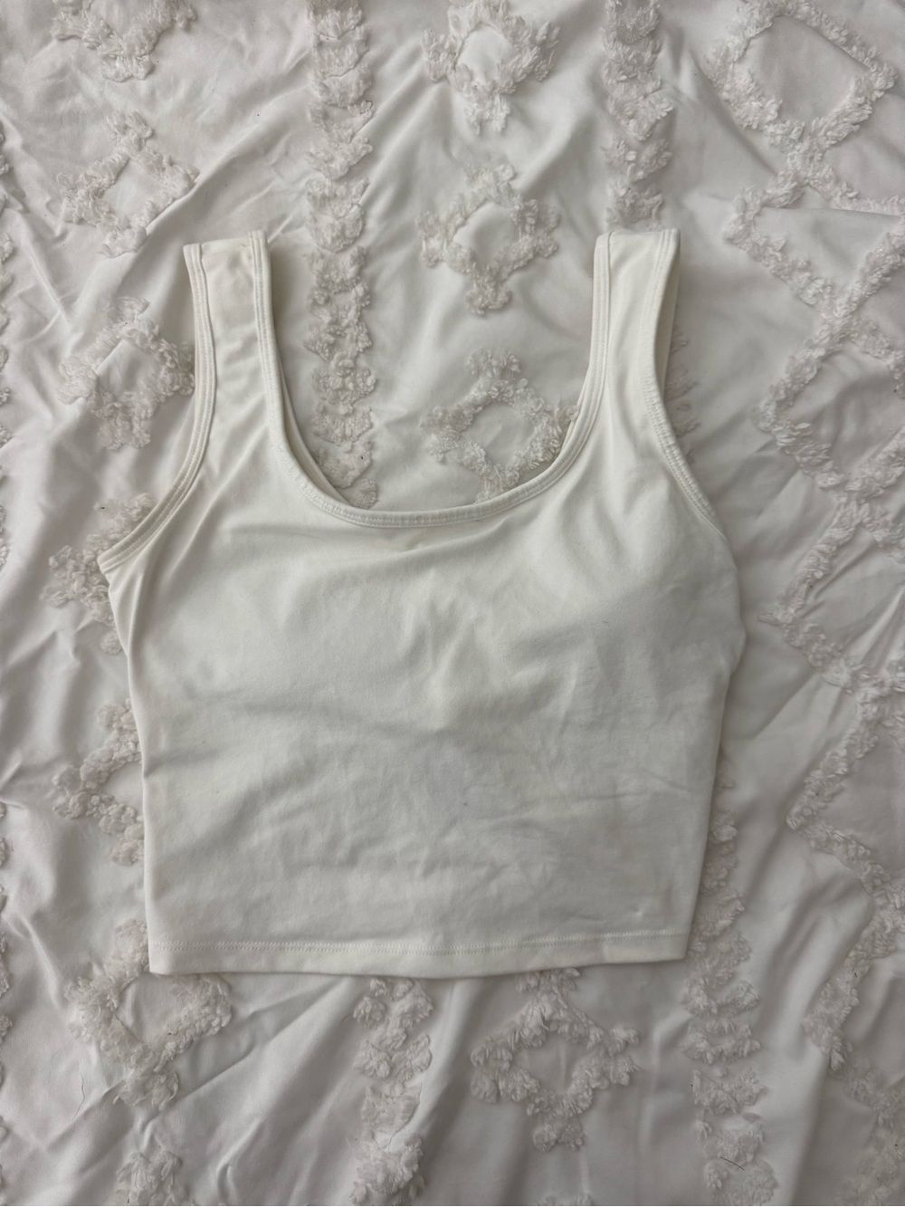 HALARA White Scoop Neck Crop Tank